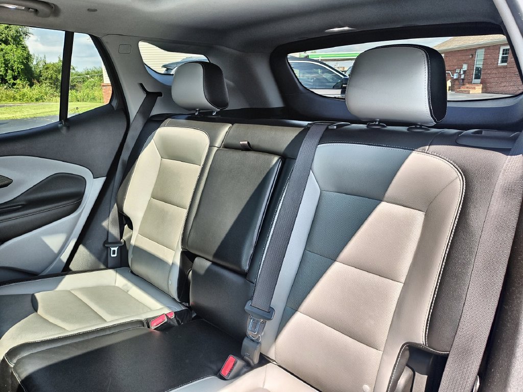 Used 2022 Silver GMC SLT image 23
