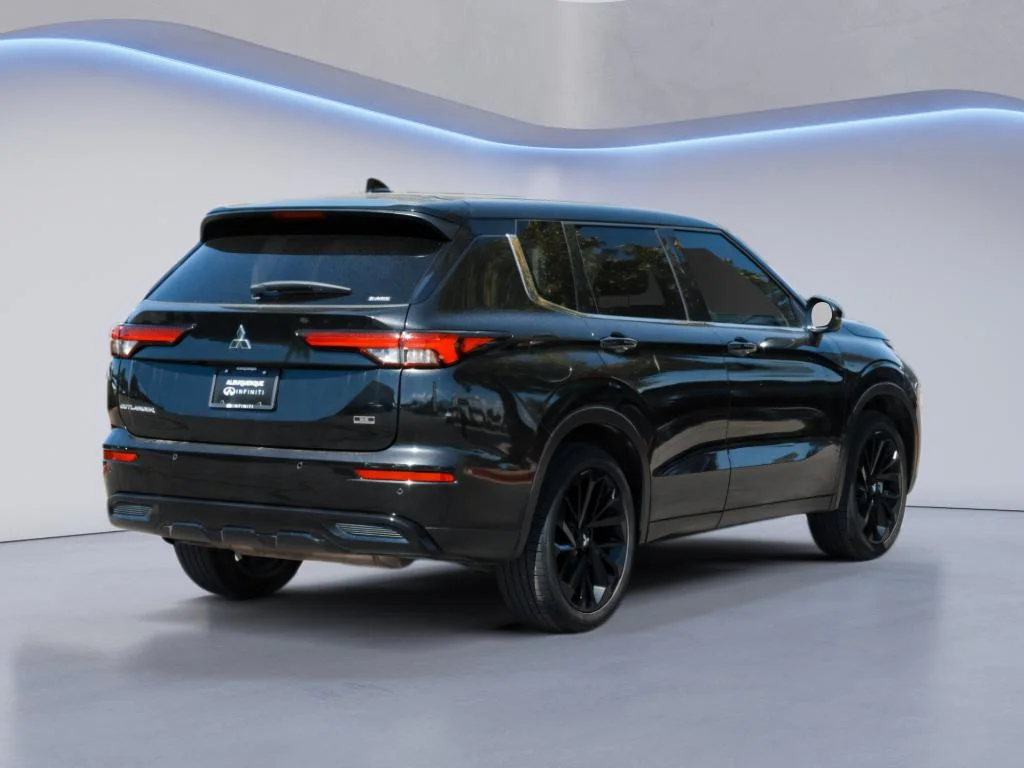 Used 2024 Black Diamond Mitsubishi SE Black Edition w/Pano Roof image 5