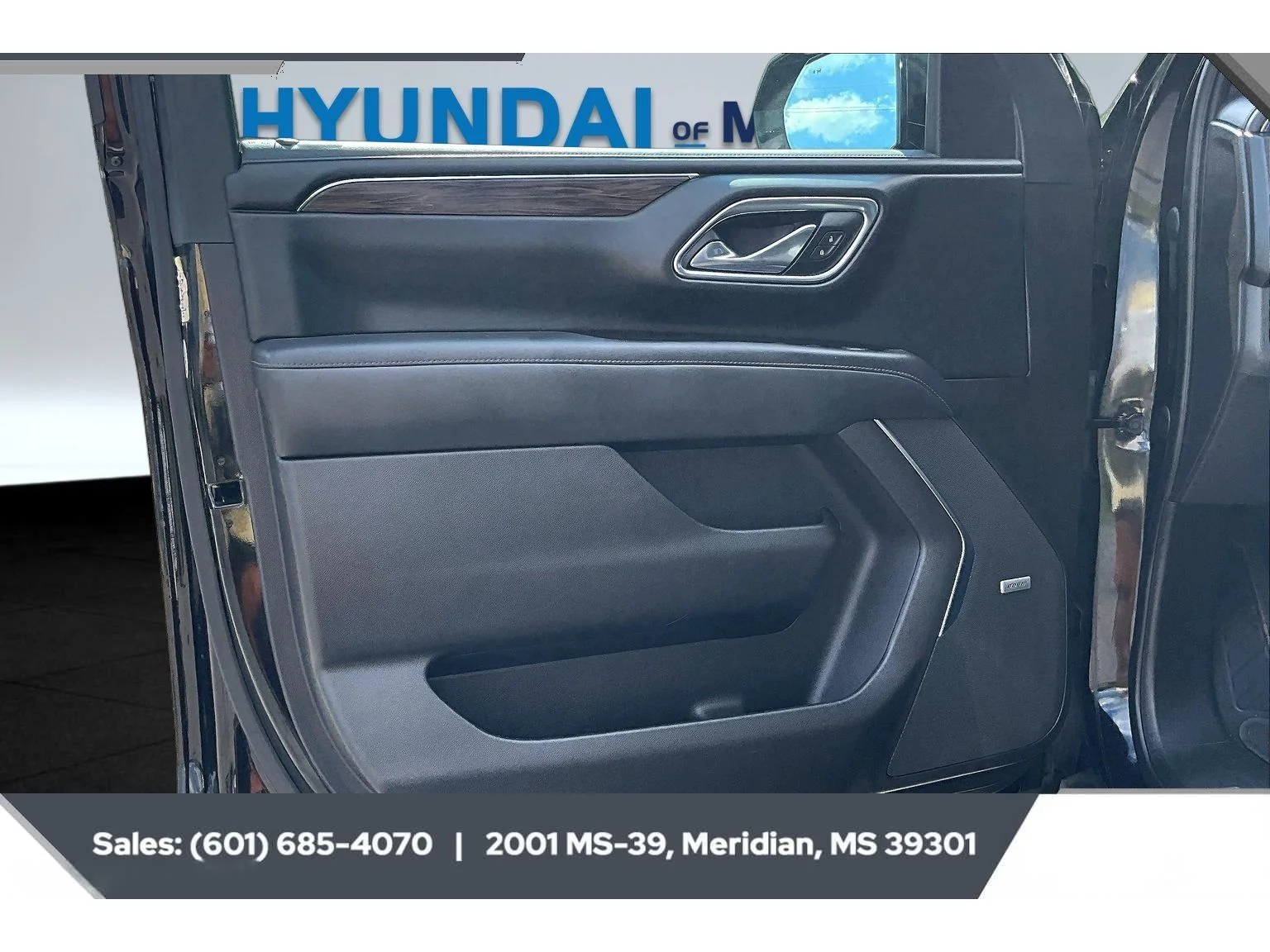 Used 2021 black Chevrolet Z71 image 17