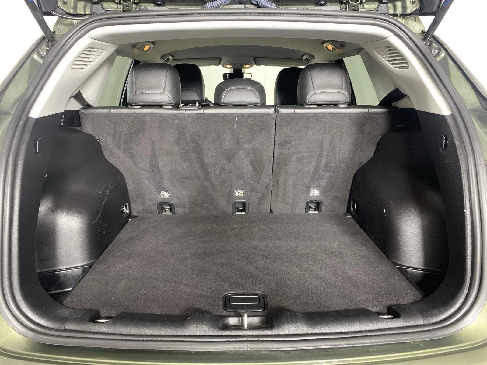 Used 2021 Olive Green Pearlcoat Jeep Latitude image 35