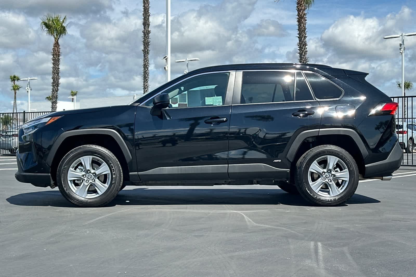 2025 Toyota RAV4 LE - Photo 7