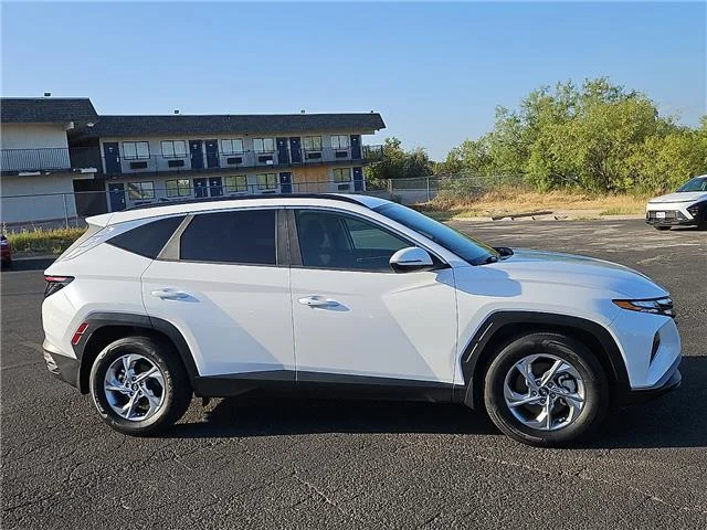 Certified Used 2022 Quartz White Hyundai SEL Front-wheel Drive image 5