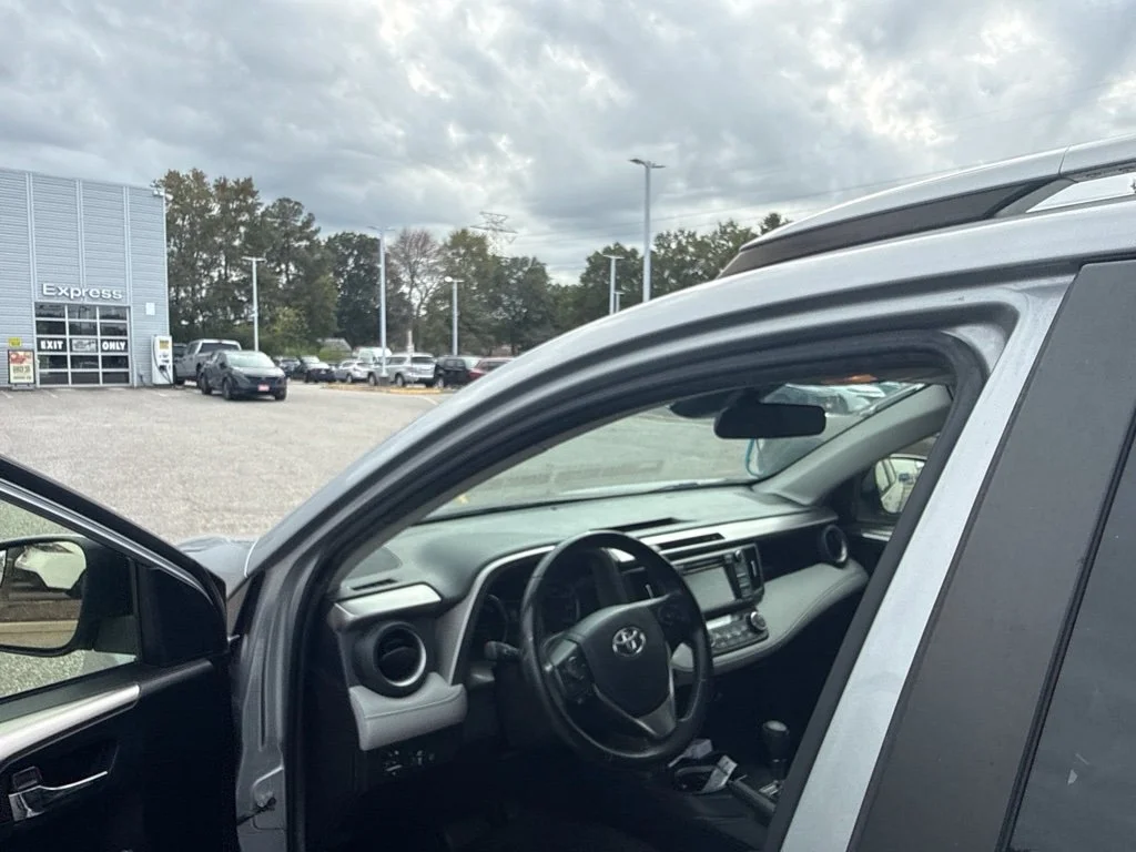 Used 2017 Silver Toyota XLE image 5