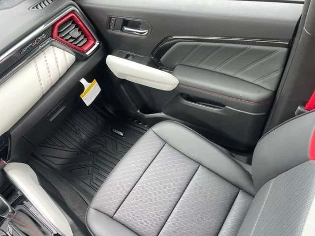 2026 GMC Canyon AT4X - Photo 18