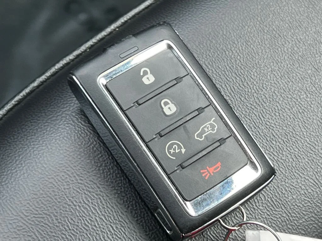 Used 2023 White Jeep Limited image 33