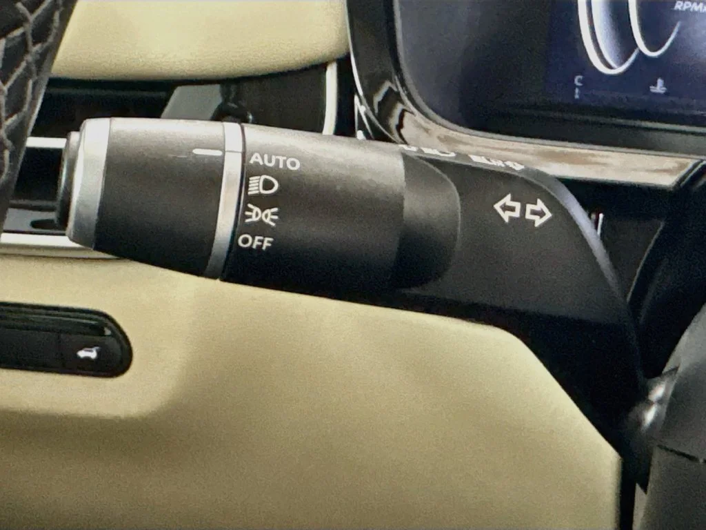 Certified Used 2023 Blue INFINITI Sensory image 15