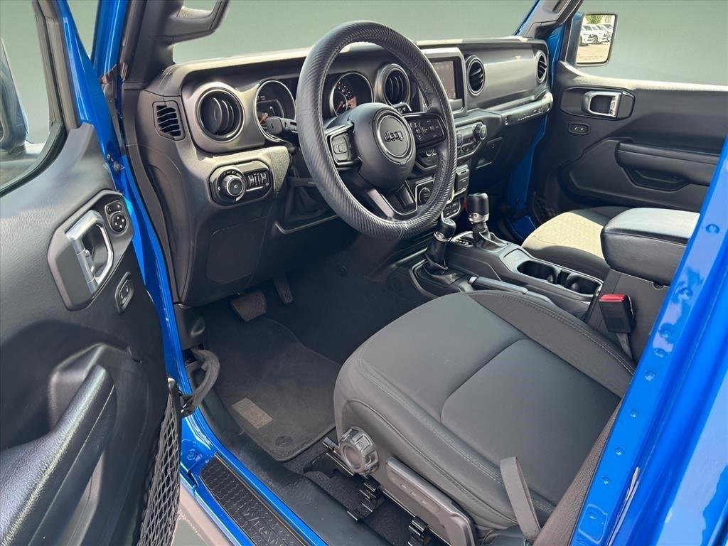 Used 2021  JEEP SPORT image 13