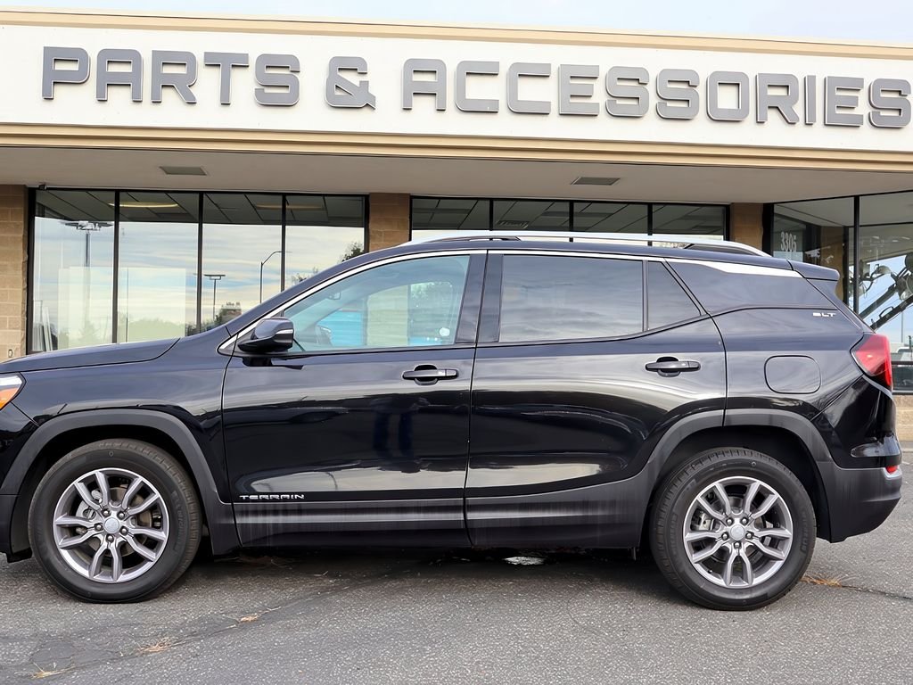 2024 Gmc Terrain SLT photo 2