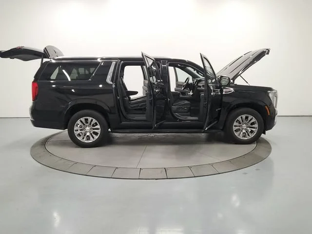 Used 2025 Onyx Black GMC Denali image 17