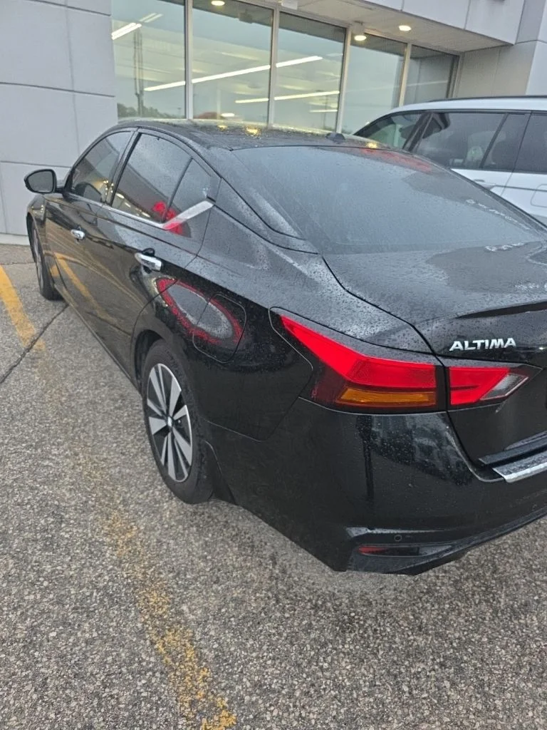 Used 2021 Black Nissan 2.5 SL image 2