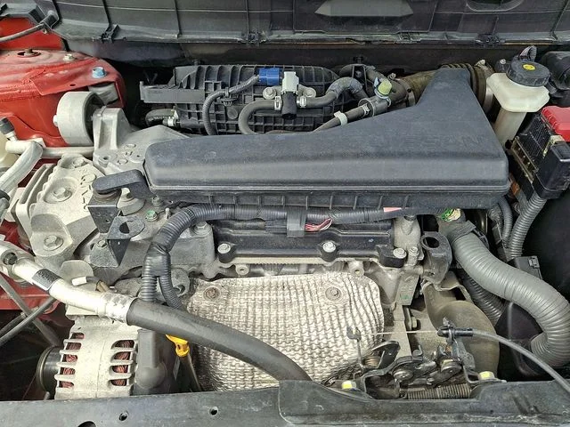Used 2015 Red Nissan SL image 29