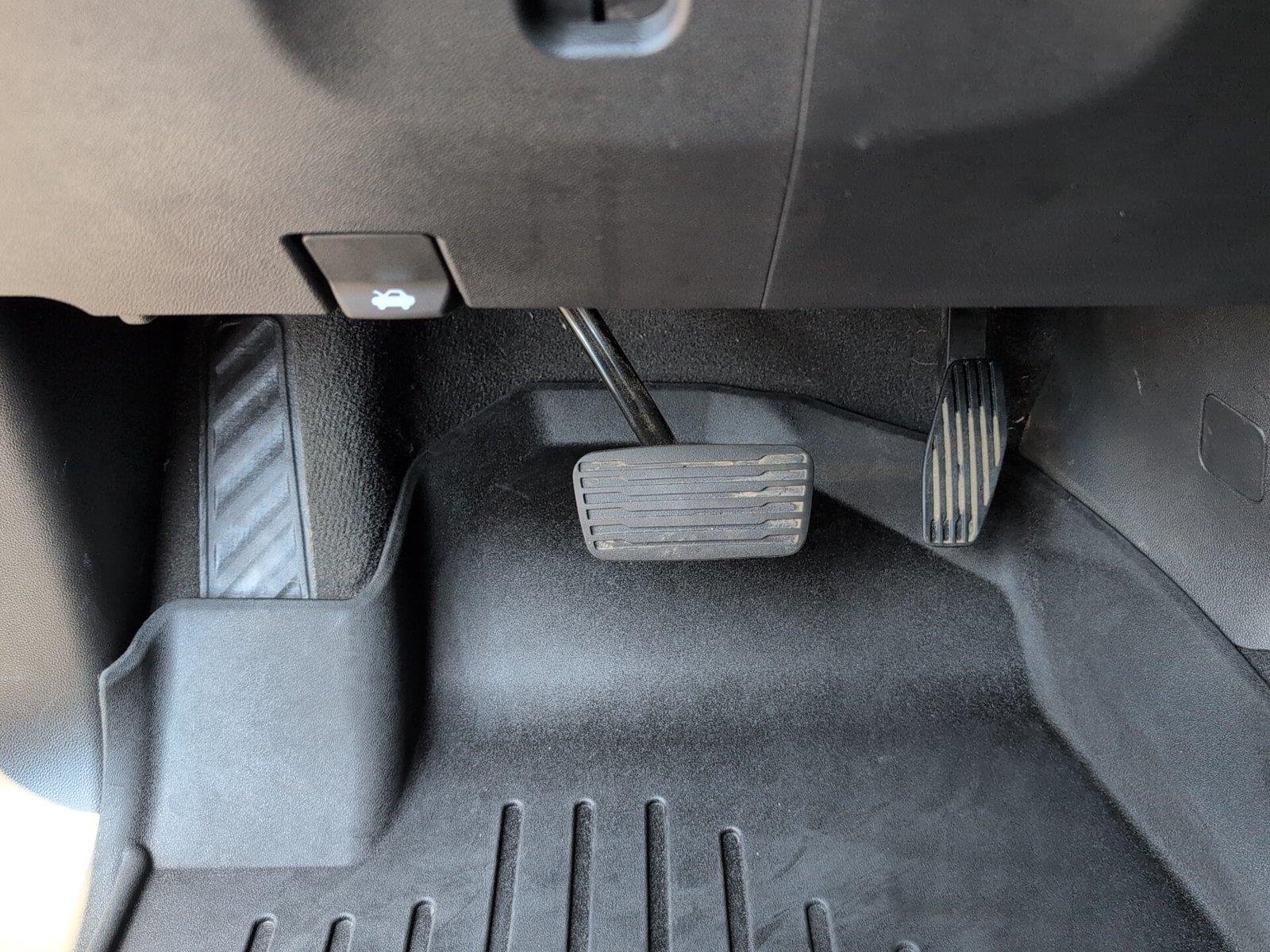 Used 2024 Sterling Metallic GMC SLT image 32