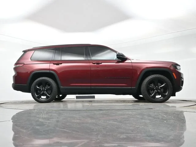 Used 2021 Velvet Red Pearlc Jeep Altitude image 31