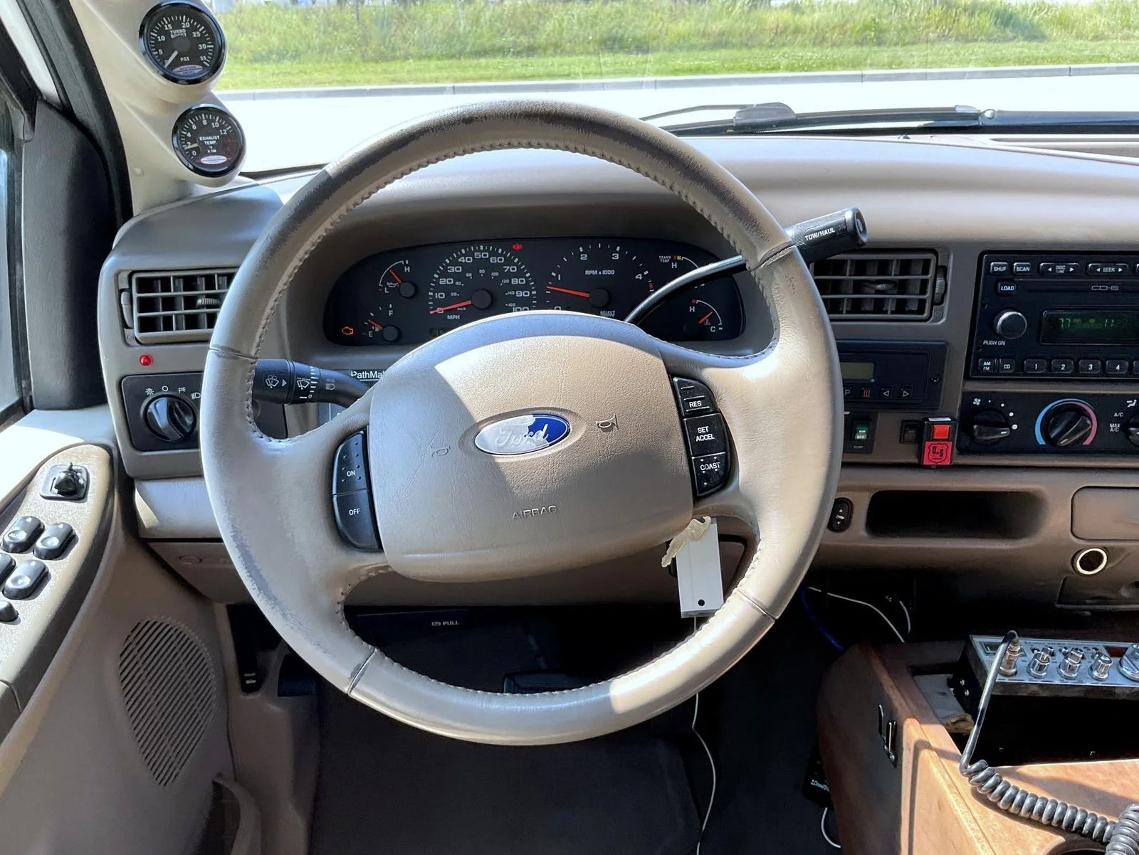 Used 2004 White Ford Lariat image 11