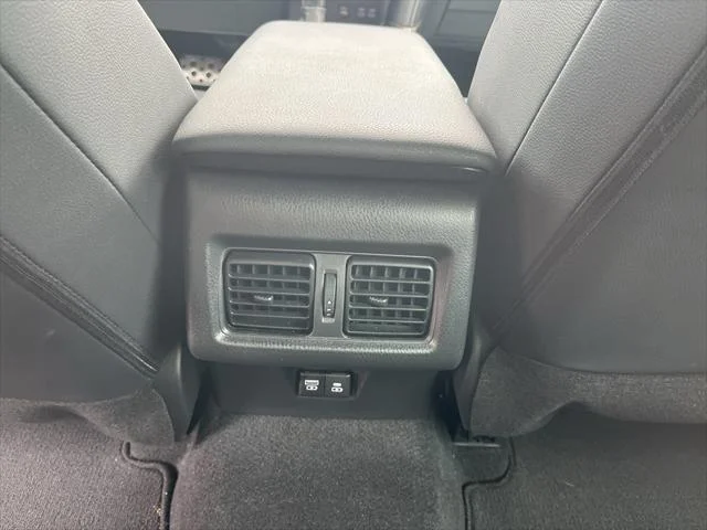 2025 Toyota Camry SE - Photo 27