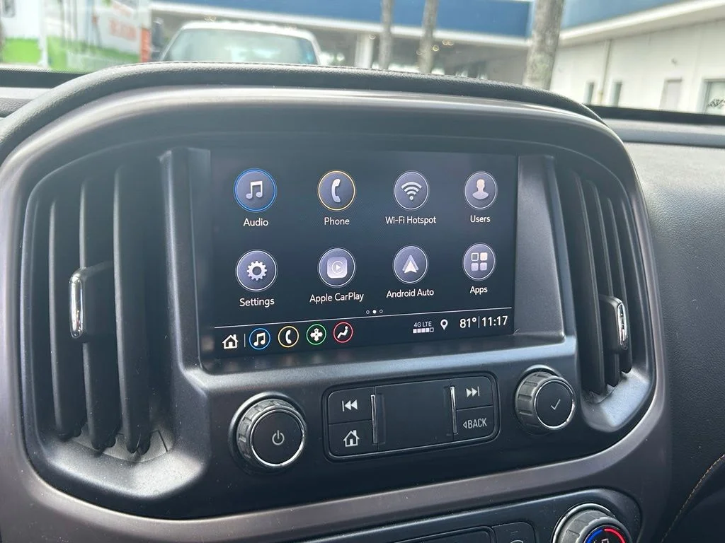 Used 2021 Summit White GMC AT4 w/Leather image 13