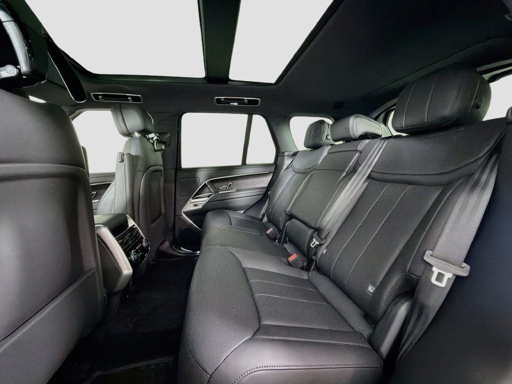 New 2027 Santorini Black Land Rover SE image 26