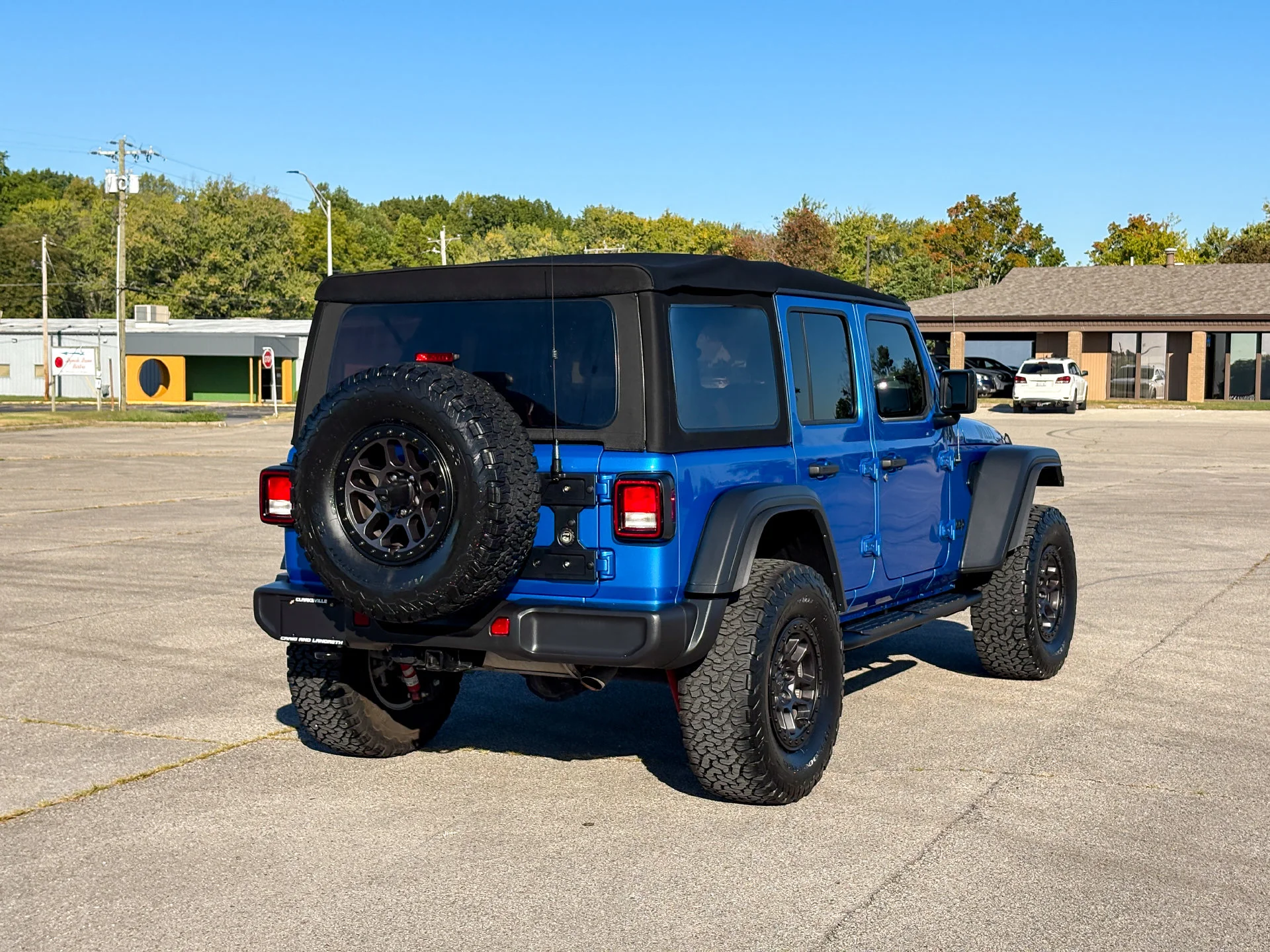 Used 2023 Blue Jeep Sport image 12