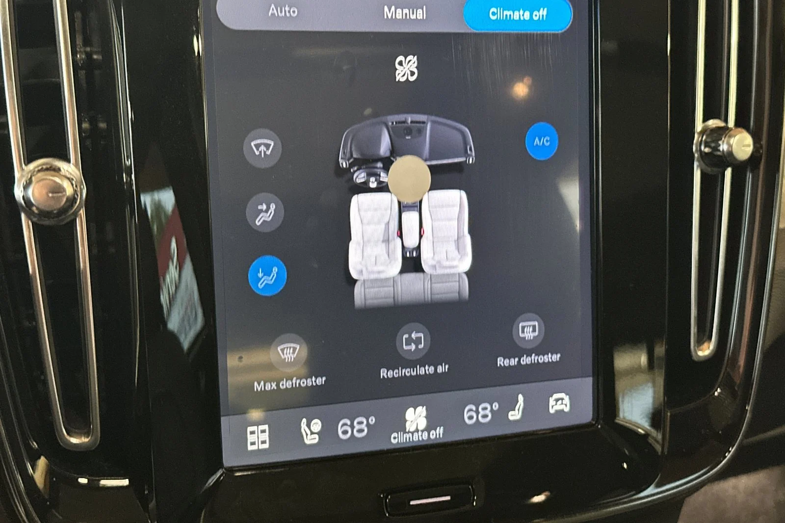 2026 Volvo XC40 Ultra - Photo 17