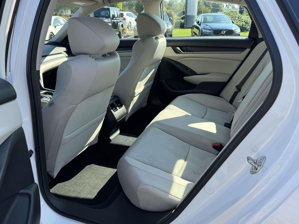 Used 2018 White Honda EX image 14