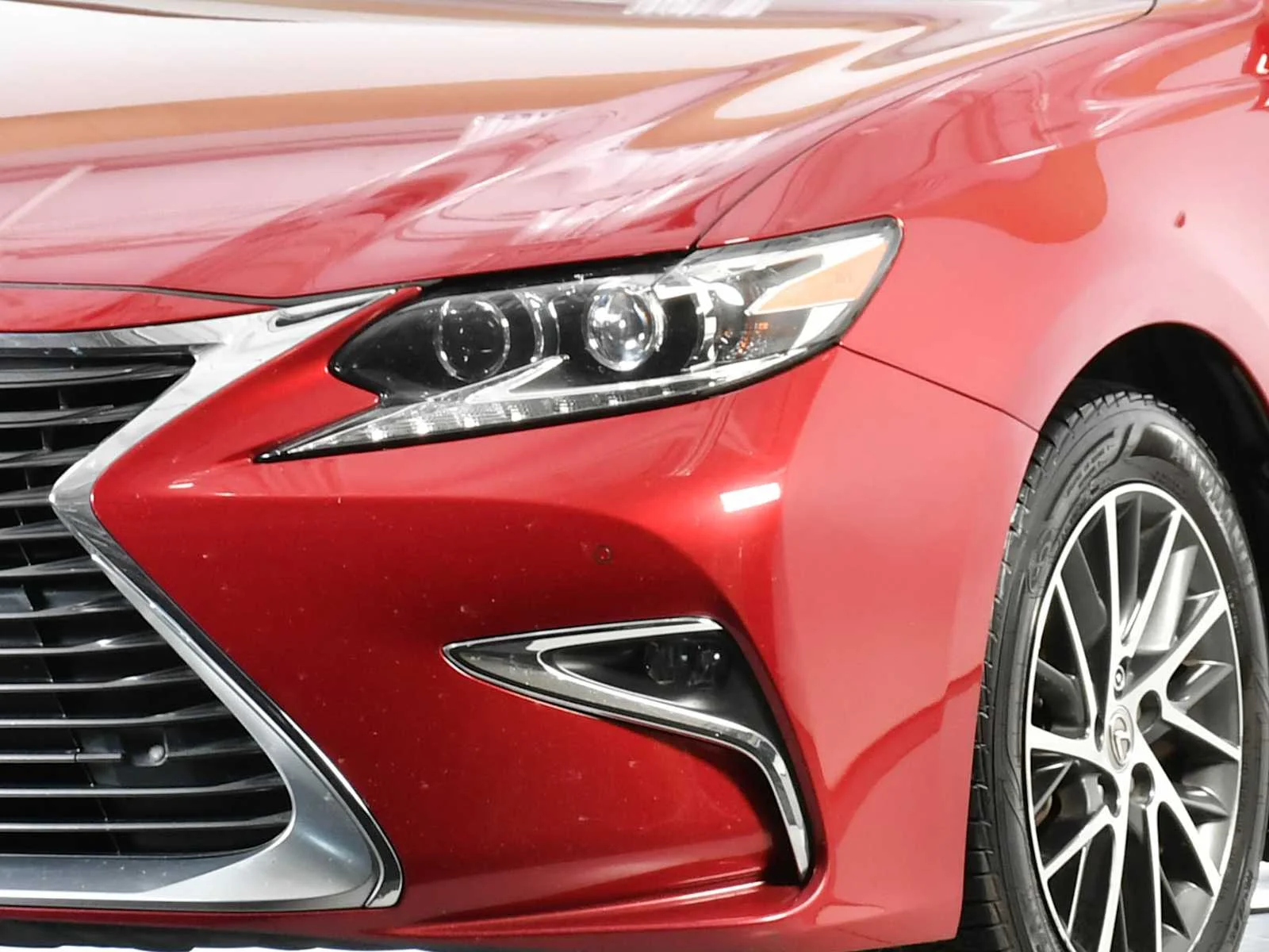 Used 2018 Matador Red Mica Lexus  image 11