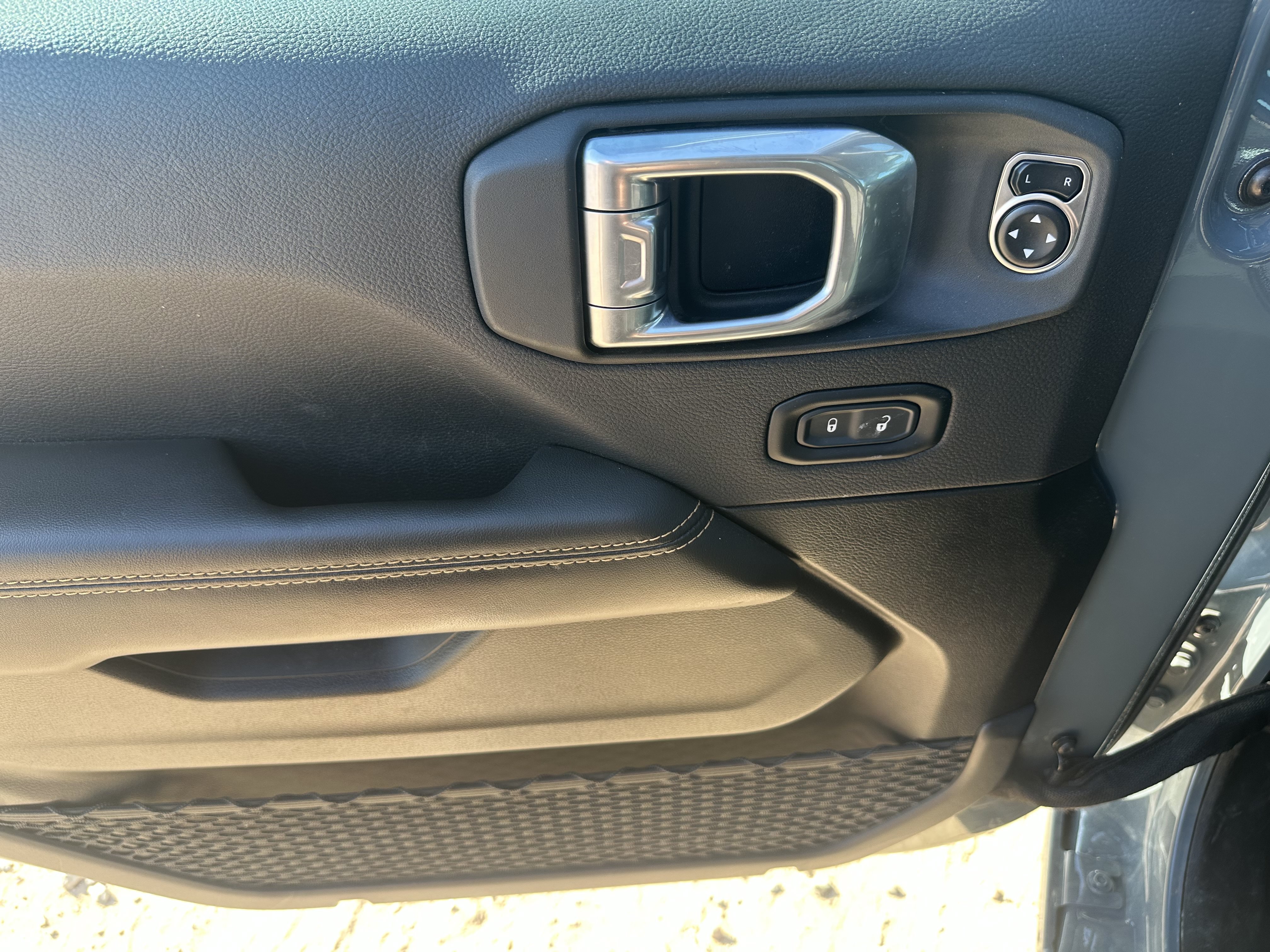Used 2024 Anvil Clear Coat Jeep Sahara image 11
