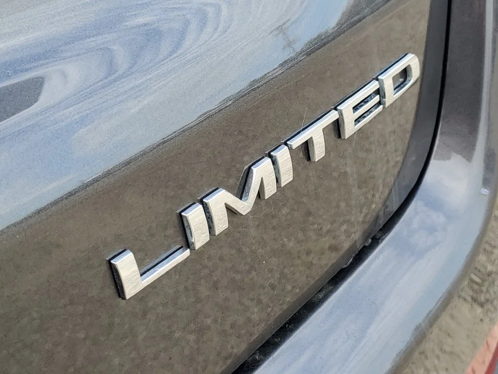 Used 2024  Jeep Limited image 6
