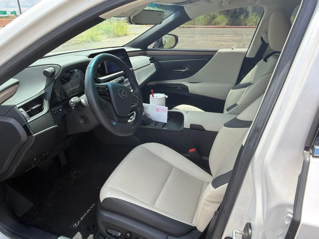 Used 2025 White Lexus 350 image 9