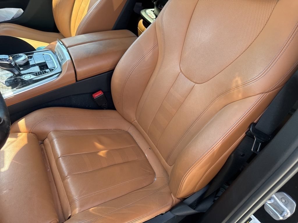 Used 2019 Black Sapphire Metallic BMW xDrive40i image 18