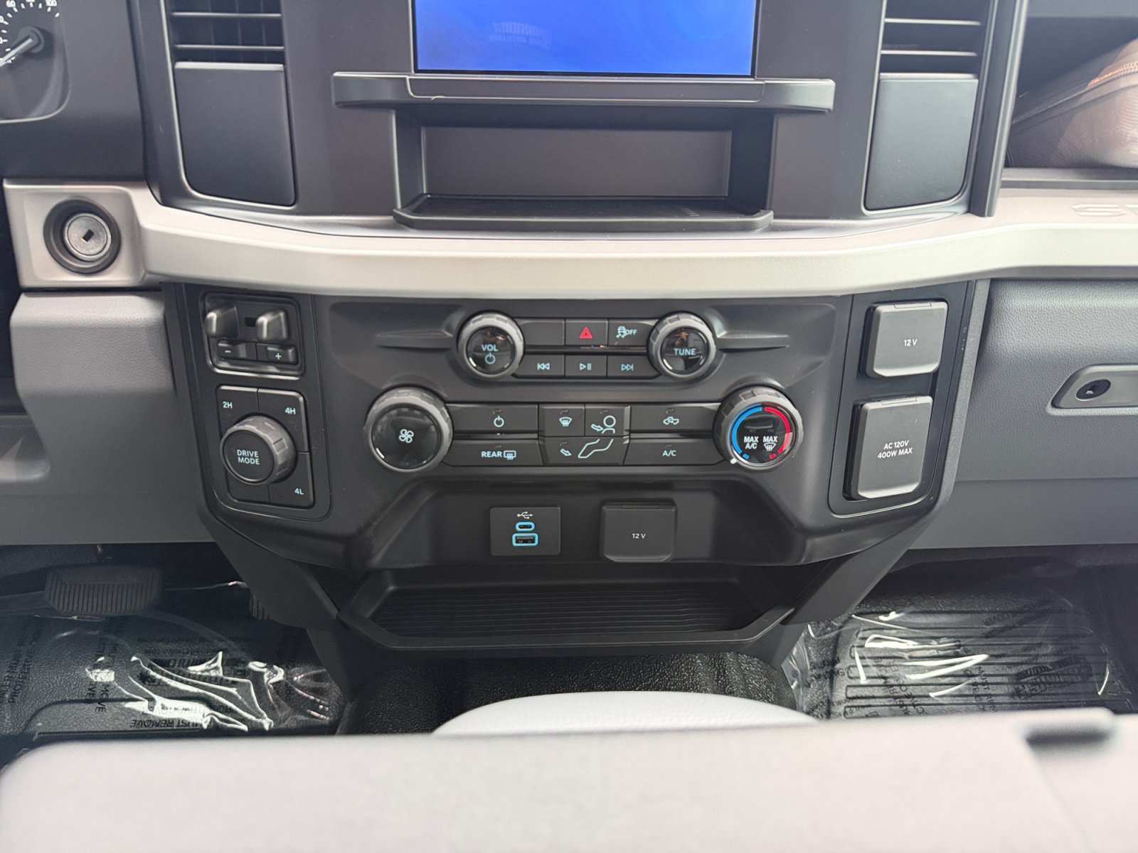 New 2026 Oxford White Ford XL image 12