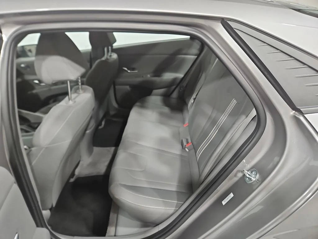 Used 2023 Silver Hyundai SEL image 24