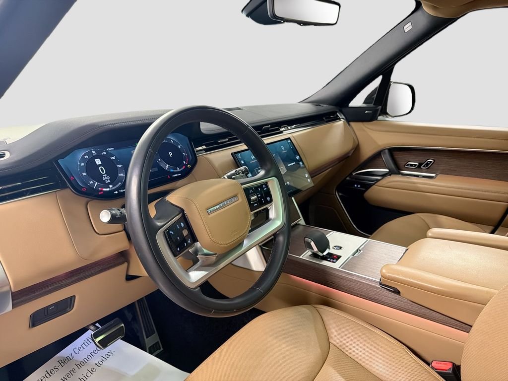 Used 2025 Green Land Rover SE image 4