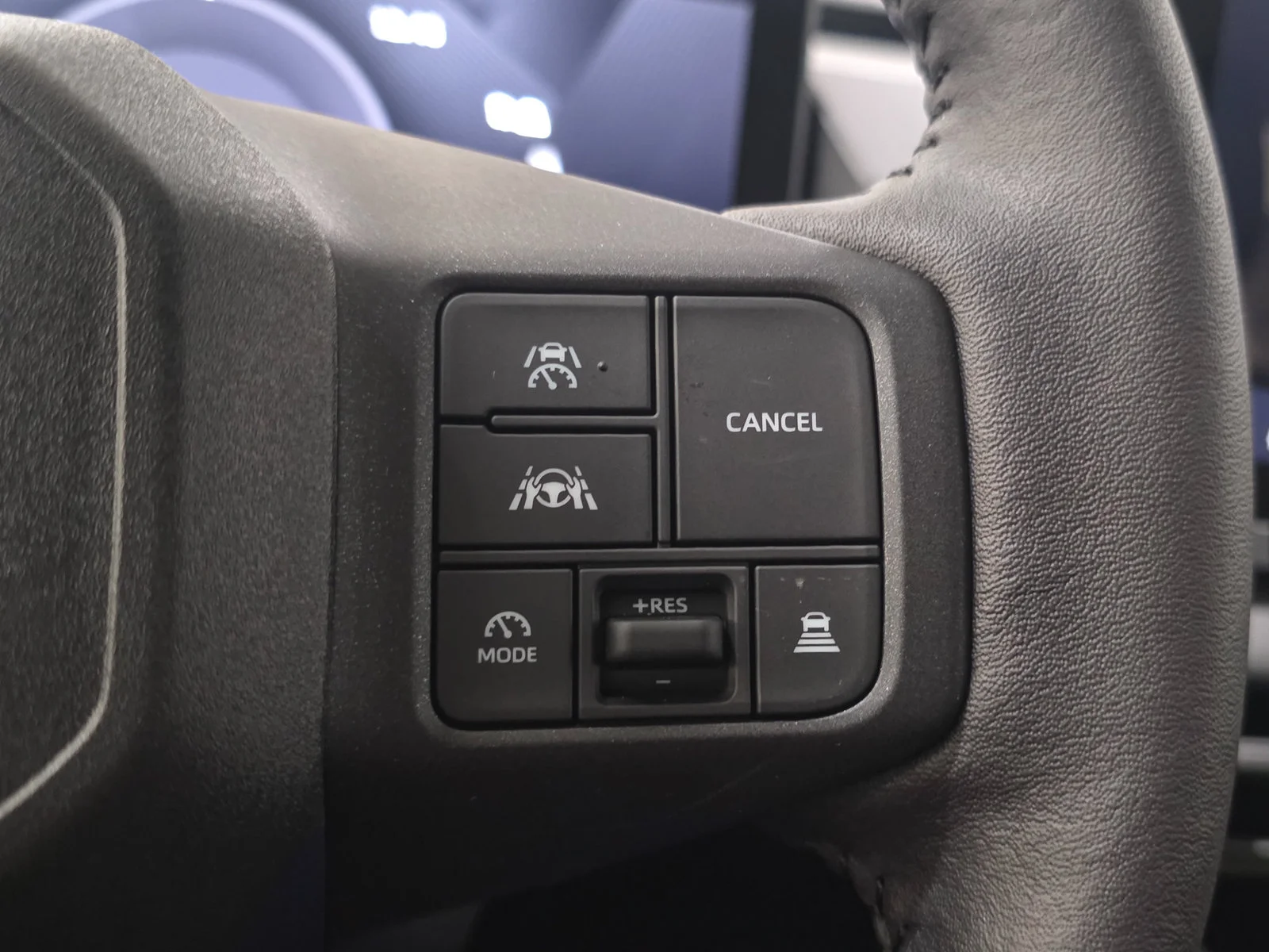 New 2026 Wind Chill Pearl <sup>1</sup> Toyota  XLE Premium image 34