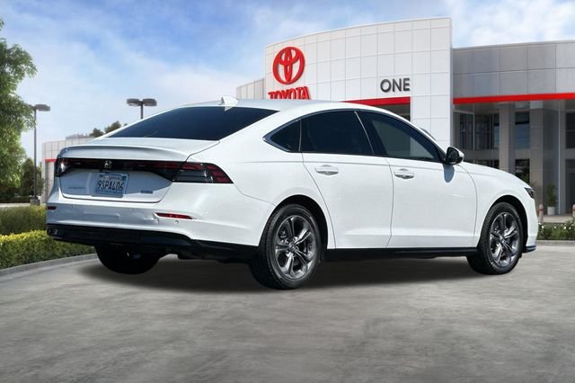 Used 2024 White Honda EX-L image 4