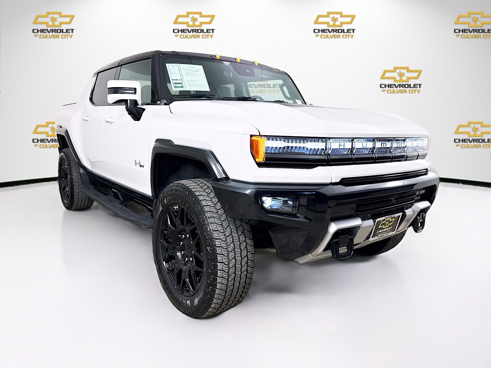 2025 GMC Hummer EV 2X's photo