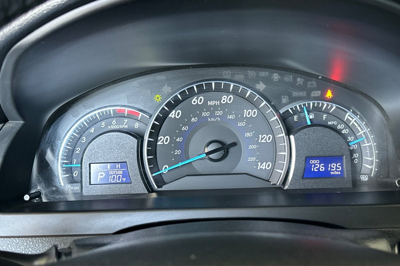 Used 2014 Silver Toyota XLE image 27