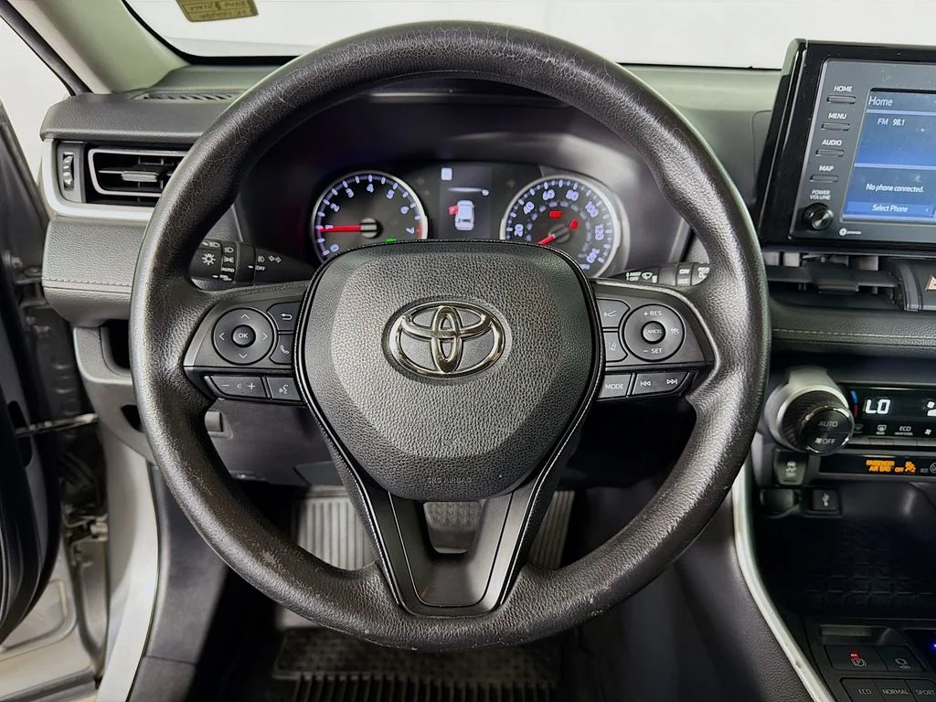 Used 2021 Silver Toyota XLE image 13
