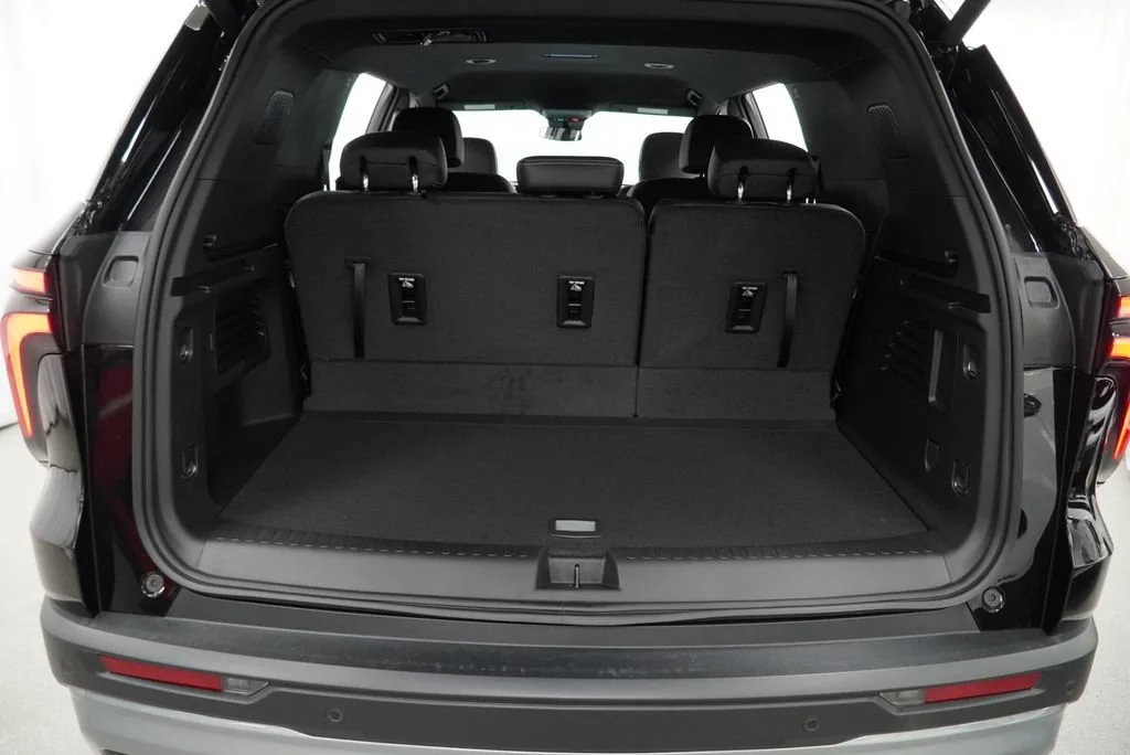 New 2027 Mosaic Black Metallic Chevrolet LT image 25