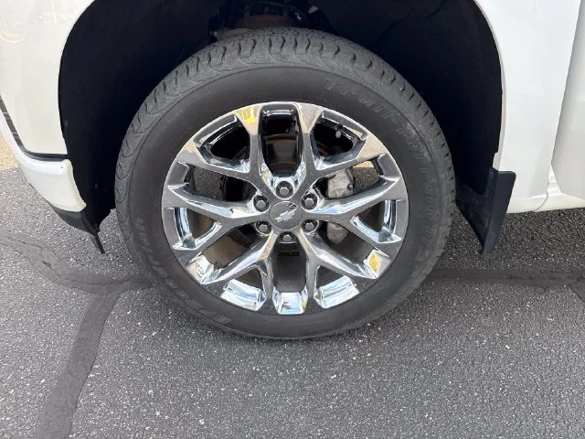 Used 2020 IRIDESCENT PEARL TRICOAT Chevrolet High Country image 32