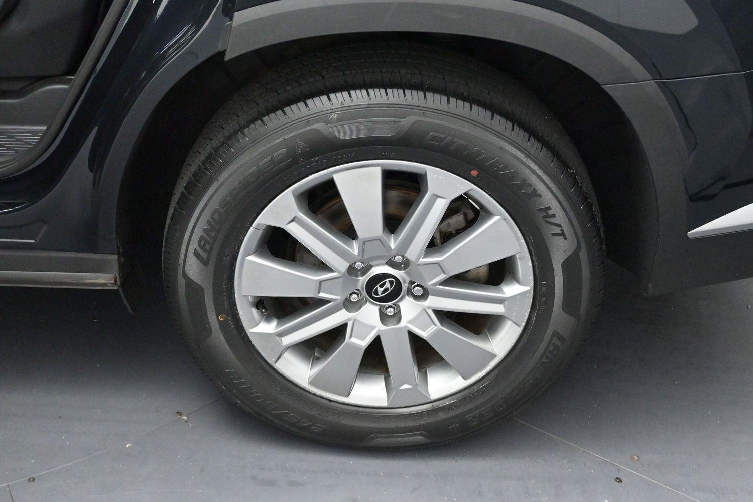 Used 2023 Moonlight Cloud Hyundai SEL image 30