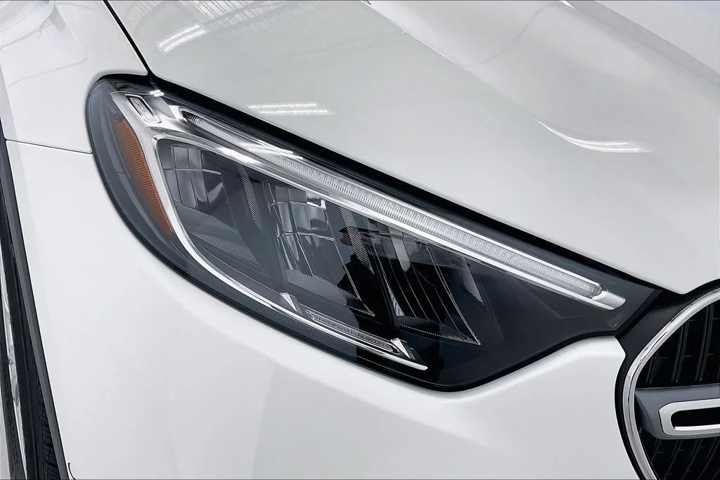 New 2026 Polar White Mercedes-Benz GLC 300 image 25