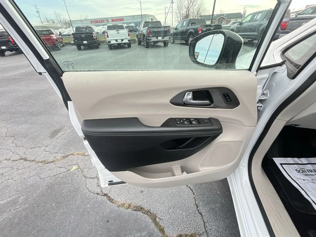 Used 2024 White Chrysler Touring L image 13