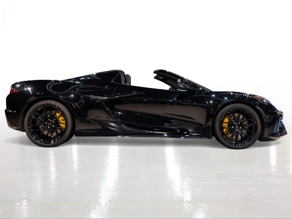 Used 2025 Black Chevrolet Z06 image 4