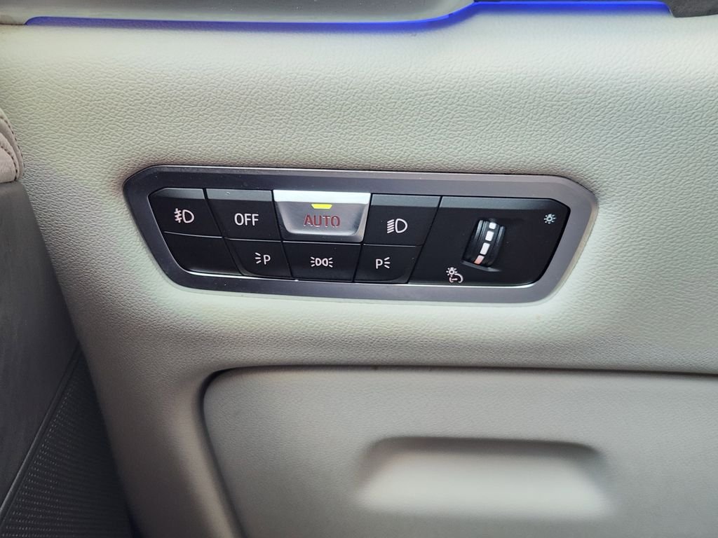 Used 2021 Blue Metallic BMW sDrive40i image 21