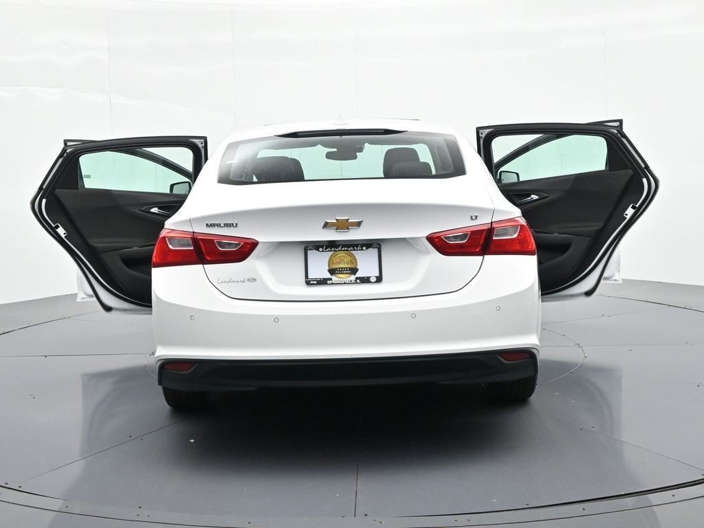 Used 2024 Summit White Chevrolet LT 1LT image 25