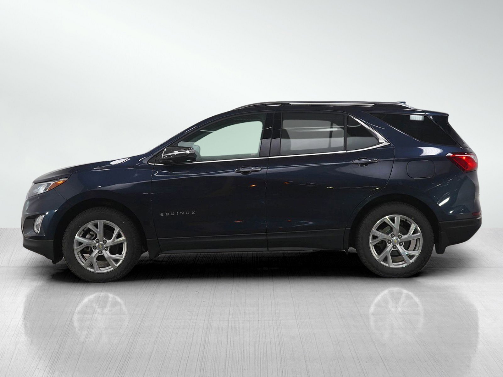 Used 2018 Chevrolet Equinox Premier with VIN 3GNAXVEV2JL406293 for sale in Roseville, Minnesota