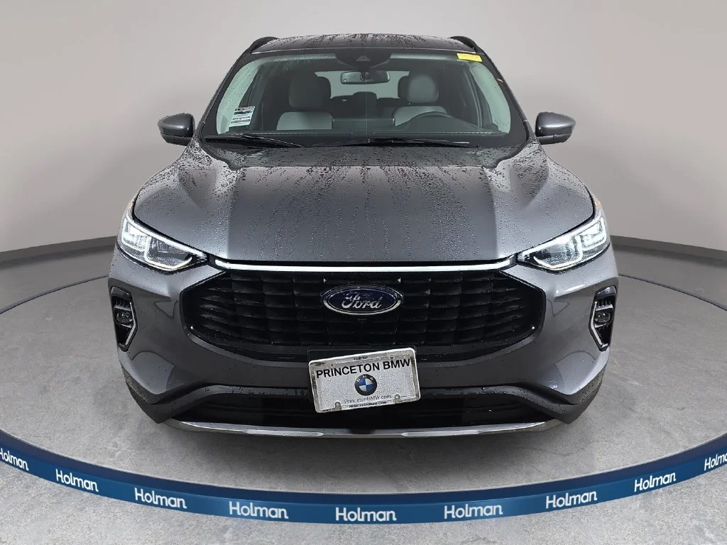 Used 2023 Gray Metallic Ford Platinum image 3