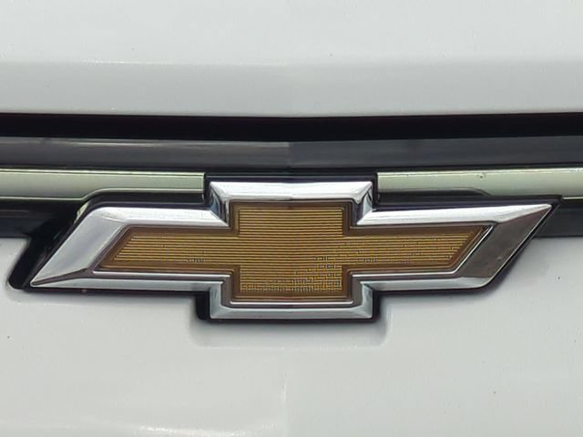 Used 2026 Summit White Chevrolet LT image 33