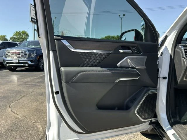 Used 2024 White GMC Denali image 32