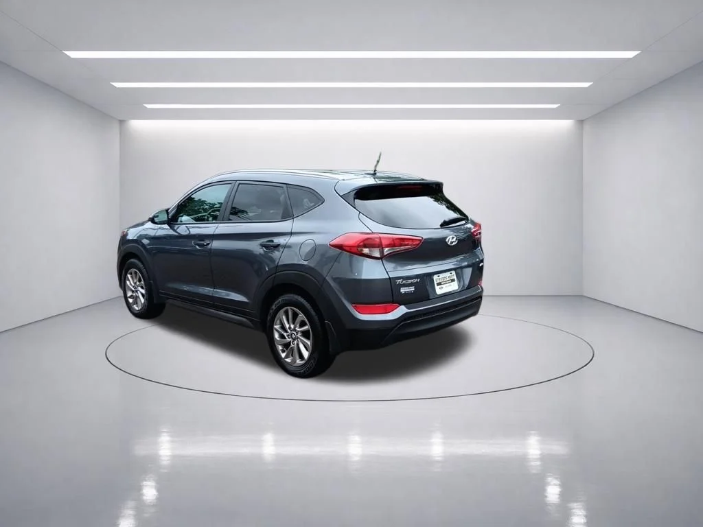 Used 2016 Coliseum Gray Hyundai SE image 4